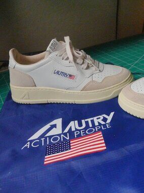 Autry Low Sneakers Cream White EU W38 / US 8 Like New No Box